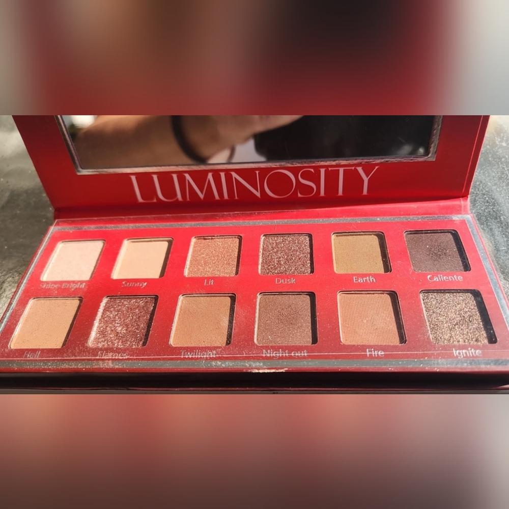 Full Size Eyeshadow Pallette